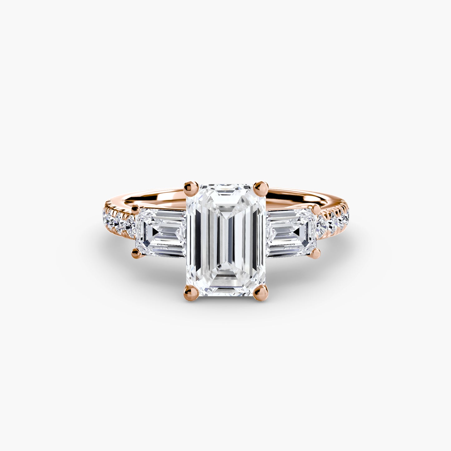 Montura Trilogía Pavé Sutil – Anillo de tres diamantes con brazo pavé
